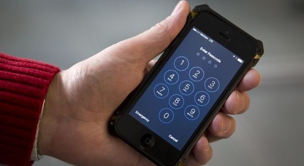 New York, un giudice dà ragione a Apple: "Non è obbligata a sbloccare l'iPhone"