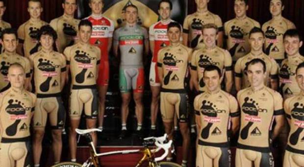 Anche la squadra maschile di ciclisti è "nuda": "Non sono sessisti"
