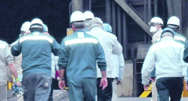 Tragedia sulla gru del porto, per la morte del giovane operaio scattano gli avvisi di garanzia