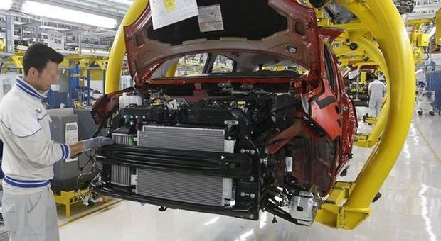 Fiat Pomigliano, vigilantes rubavano pezzi delle auto nella fabbrica