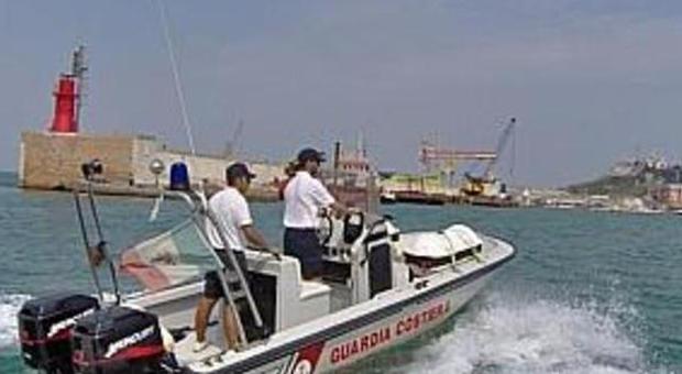 San Benedetto, gommone con tre persone a bordo soccorso dalla Capitaneria