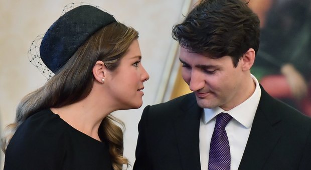 A Roma il premier Trudeau e la moglie Sophie, la coppia del momento: tutti pazzi per loro