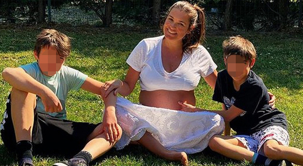 Alena Seredova incinta, quarantena col fidanzato e i figli: «Una cosa così bella rende il mondo meno brutto»