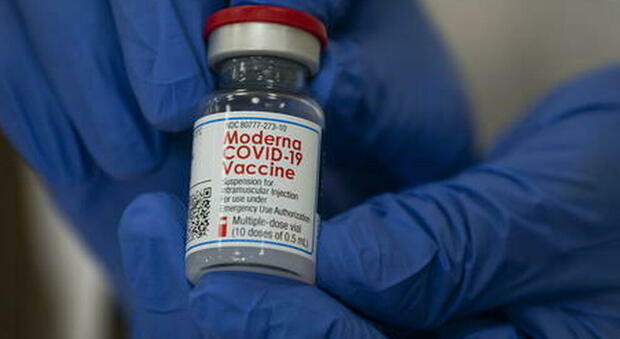 Vaccino, Magrini (Aifa): «Dopo 180mila somministrazioni nessun effetto indesiderato grave». Domani l'ok a Moderna