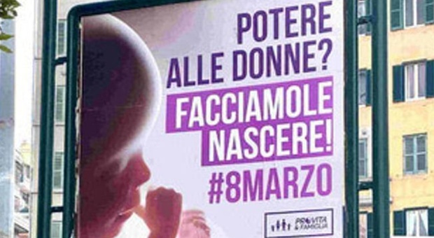 Roma, l'assessora Lucarelli: «Via i manifesti della campagna Pro Vita»