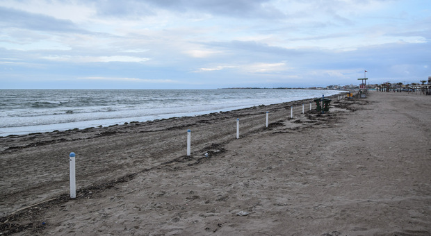 Ex spiaggia dell'Aeronautica abbandonata nel degrado. Feste notturne e danneggiamenti