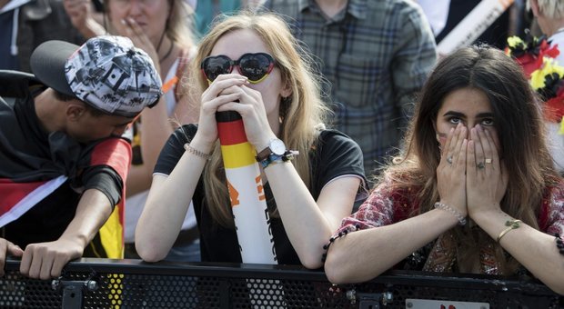 Germania fuori dai Mondiali, l'ironia impazza sui social: «E adesso buone vacanze!»