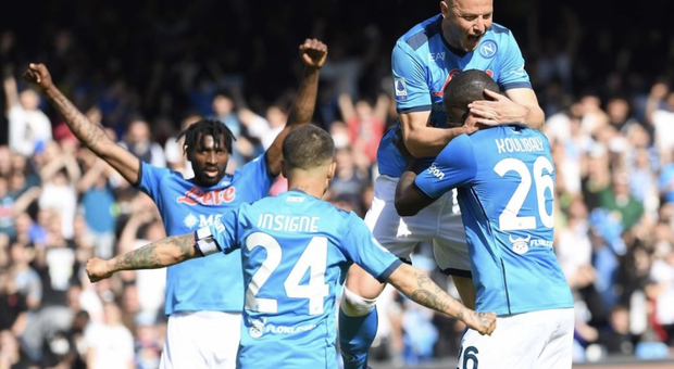 Napoli in Champions dopo due anni: il pari della Roma sorride agli azzurri