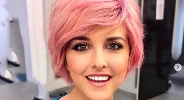 Nadia Toffa in rosa nell'ultima puntata de Le Iene: «Sono stata vittima di una truffa»