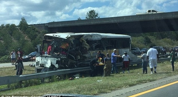 Usa, si ribalta bus con giocatori football a bordo: 4 morti, almeno 40 feriti