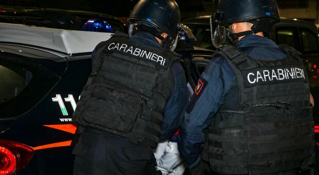 Droga comprata a Scampia e rivenduta nel Casertano: 8 arresti dei carabinieri