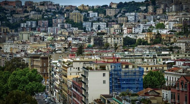 Stangata tassi d’interesse, a Napoli mutui dimezzati: rallenta la vendita di case
