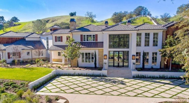 immagine The Weeknd: il cantante canadese compra villa a Hidden Hills da 20 milioni di dollari