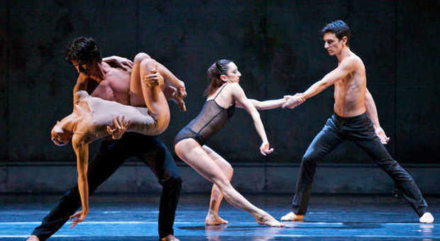 Kledi Kadiu danza con il Balletto di Roma