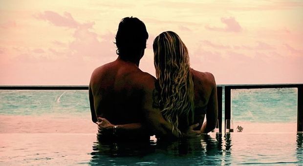 Francesco Totti e Ilary Blasi insieme alle Maldive, post mozzafiato: «Non è la ricchezza che manca nel mondo,è la condivisione»