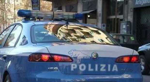 Roma, picchia e minaccia di morte la madre: arrestato 19enne