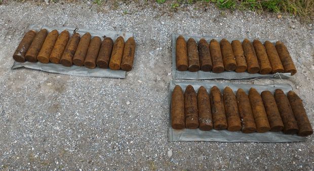 Alcuni dei 112 ordigni trovati a Rigolato