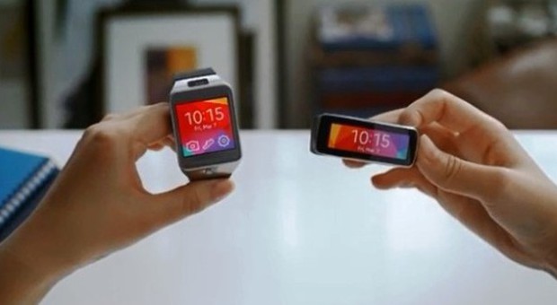 Smartwatch di Samsung rischiano un secondo flop: prezzi stellari per le riparazioni