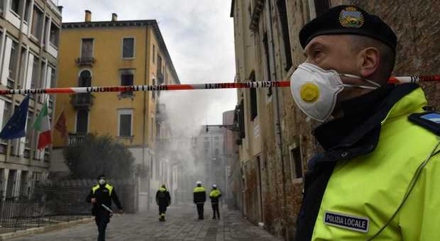 Fiamme a Venezia: morta una donna, due intossicate e un pompiere ferito