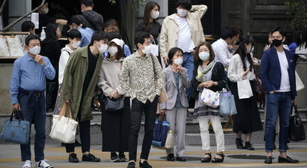 Osaka, studente muore durante una lezione di educazione fisica: occhi puntati sulla mascherina