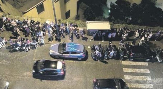 Via Aniello Falcone diventa pedonale, i residenti: «Pronti alla rivolta»