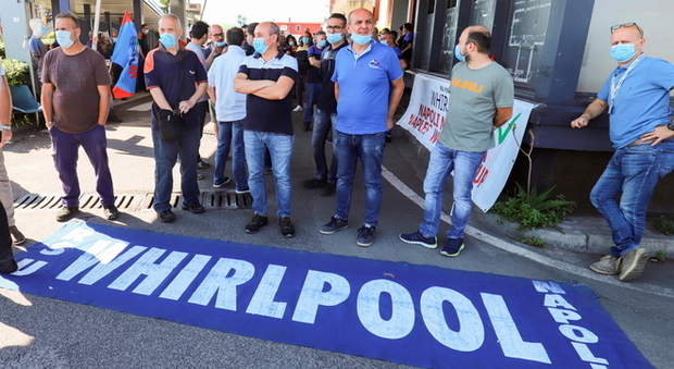 Whirlpool Napoli Est chiude il 31 ottobre, nove possibili acquirenti: «Pronti a investire con un supporto»