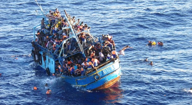 Migranti, naufragio nel Mediterraneo: «Si temono centinaia di morti»