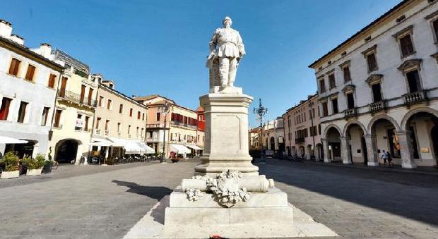 «La statua di Vittorio Emanuele II è troppo ingombrante: spostiamola»