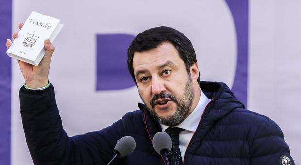 Salvini-Avvenire, botta e risposta sui migranti. Il quotidiano: ci sarà il giudizio di Dio