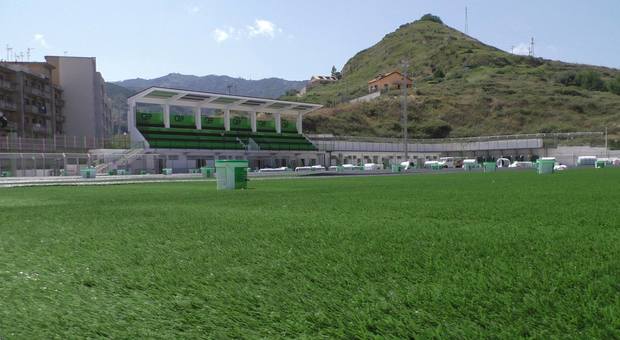 Nocerina, spalti carenti allo stadio: a Messina si gioca a porte chiuse