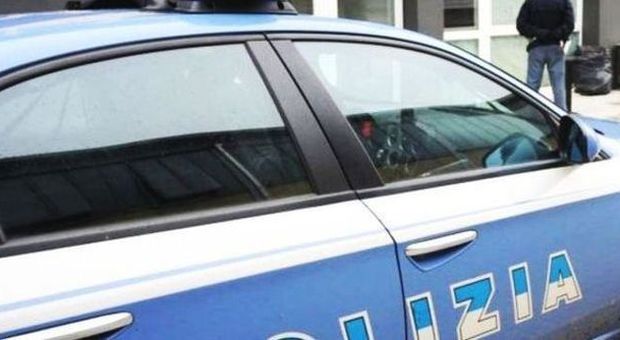 Spari in strada a Napoli: la polizia arresta cinque persone