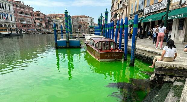 Il mistero dell'acqua verde a Venezia