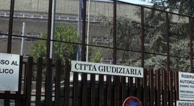 Roma, licenza falsa, geometra condannato a 10 mesi per truffa