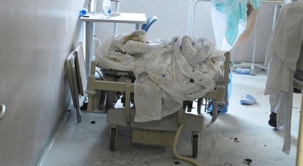 Ancona, paziente si dà fuoco all'ospedale: era legato nel letto contenitivo