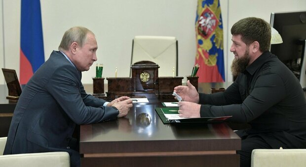 Killer russi per Zelensky: «Kadyrov era incaricato da Putin». E i potenti d’Europa vanno a fargli da scudo