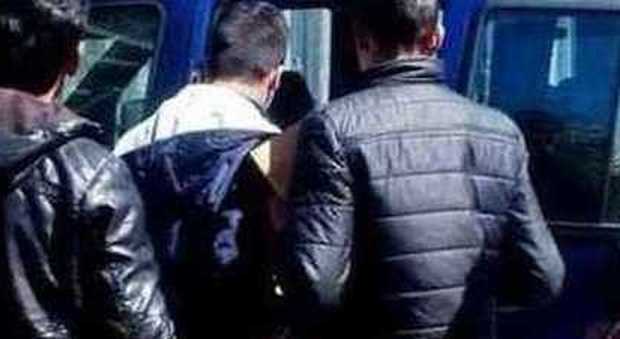 Inseguimento sul Carso: passeur arrestato, trasportava 5 clandestini