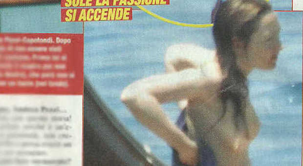 Cristiana Capotondi in topless: cambio di costume a Formentera con Andrea Pezzi