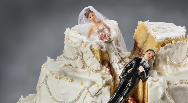 Matrimonio senza sesso lei trova un altro amore, la Cassazione: «L'ex paghi gli alimenti»