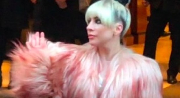 Unica data italiana per Lady Gaga, la veste il napoletano Scognamiglio