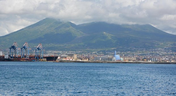 Porti, aumentano traffico passeggeri e merci a Napoli e a Salerno