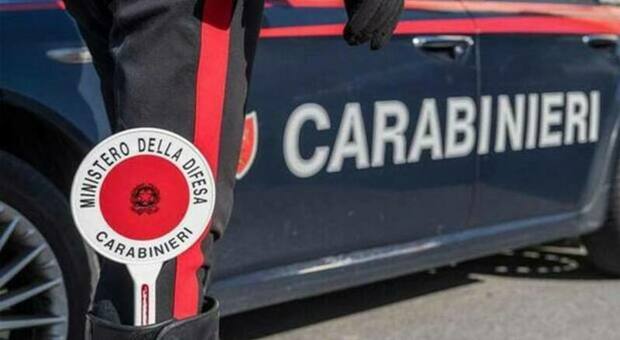 Casalnuovo di Napoli: la porta non si apre, 14enne rinchiuso salvato dai carabinieri