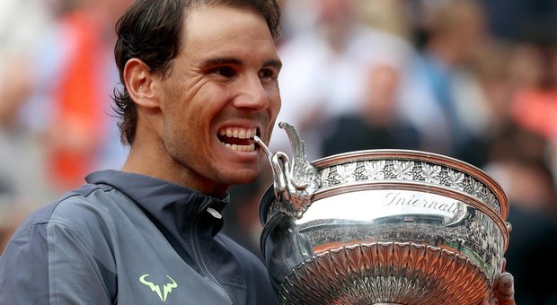 Coronavirus, Nadal mette all'asta la maglia del Roland Garros