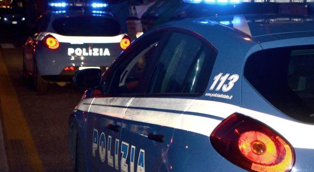 Roma, accoltellò un poliziotto per ostacolare l'arresto del padre: indagato
