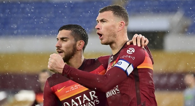 Roma, due capitani per sfidare il Napoli: tornano titolari Pellegrini e Dzeko