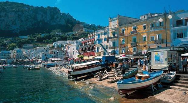 Capri, al varo a Marina Grande le mini isole ecologiche.