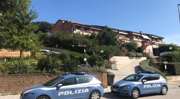Ancona, un 46enne trovato morto in casa in un bagno di sangue: è giallo