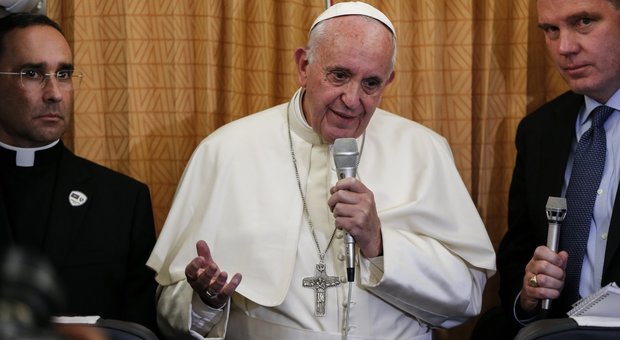Il Papa: «Trans, la Chiesa accoglie con misericordia e amore»