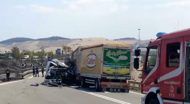 Bisarca contro un Tir a Matera: muore camionista di Giffoni