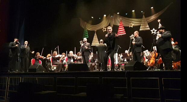 I Neri per caso con coro e orchestra, il concerto di Natale: «E lavoriamo al prossimo disco»