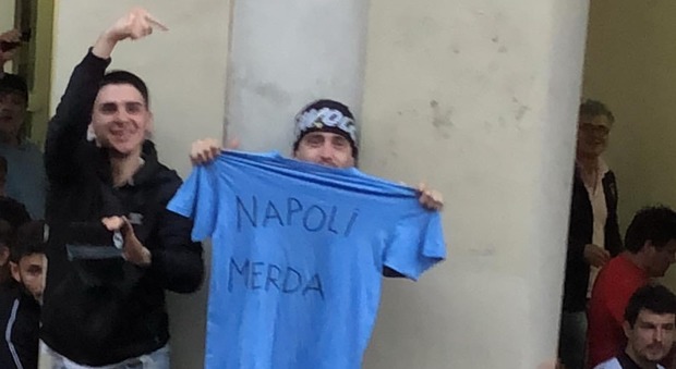 I tifosi della Juve offendono Insigne, il Napoli: «È una vergogna»